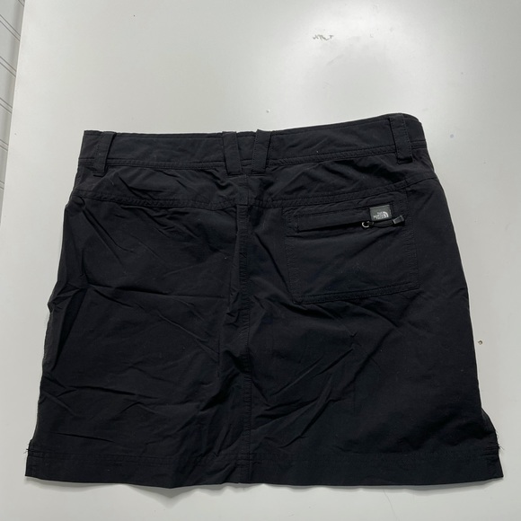Black Northface mini skirt, size 6, great condition never worn - Picture 4 of 5